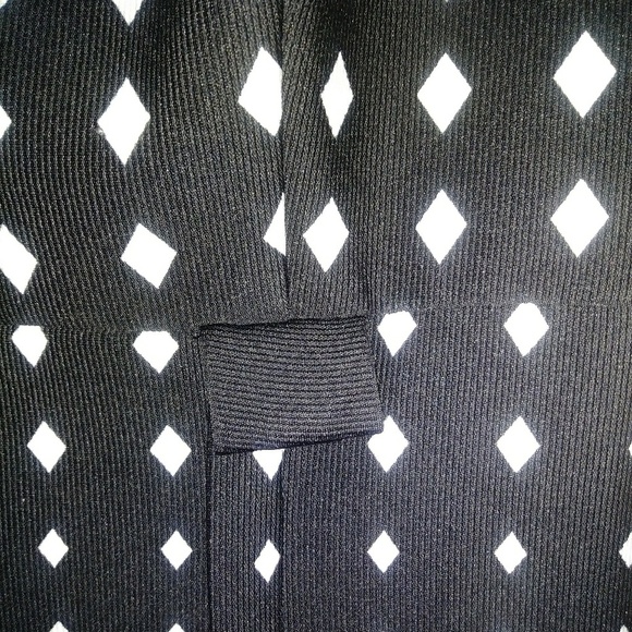 Black and White dress - Picture 3 of 5